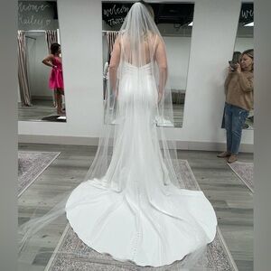 Elegant White Bridal Veil
